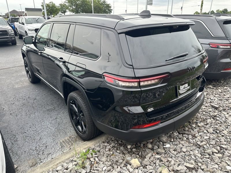 2024 Jeep Grand Cherokee L Limited 4x4Image 10