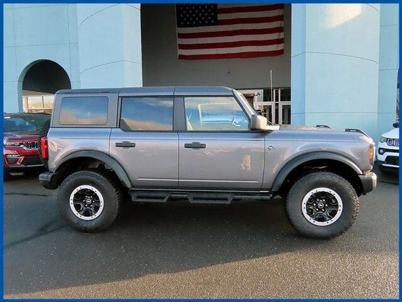 2023 Ford Bronco Outer BanksImage 2