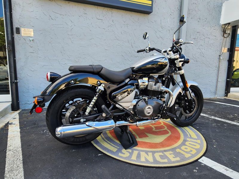 New 2024 Royal Enfield SUPER METEOR Image 12