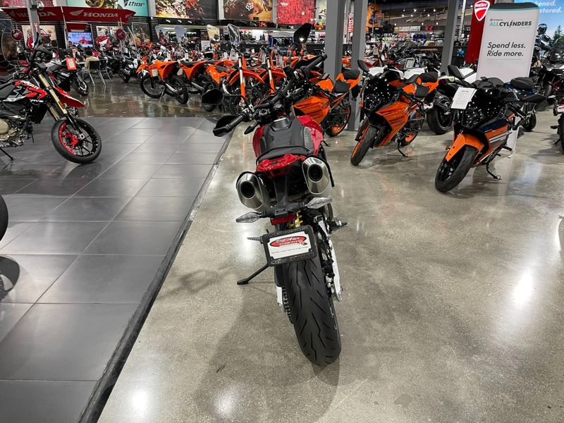 New 2025 Ducati HYPERMOTARD 698 Image 9