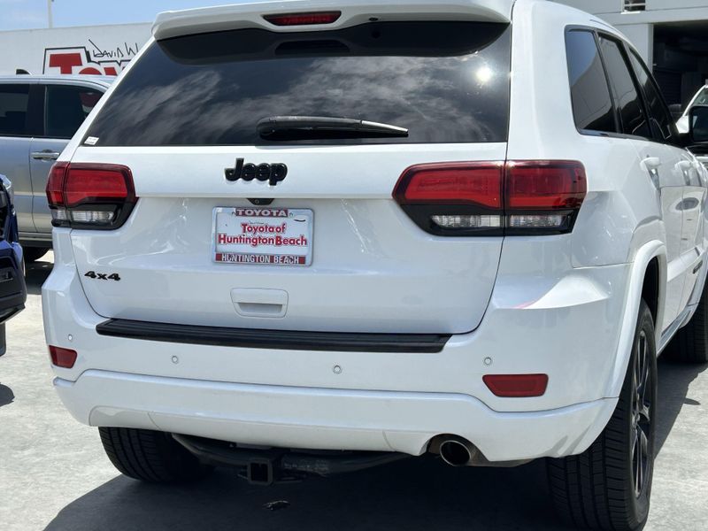 Used 2018 Jeep Grand Cherokee AltitudeImage 4