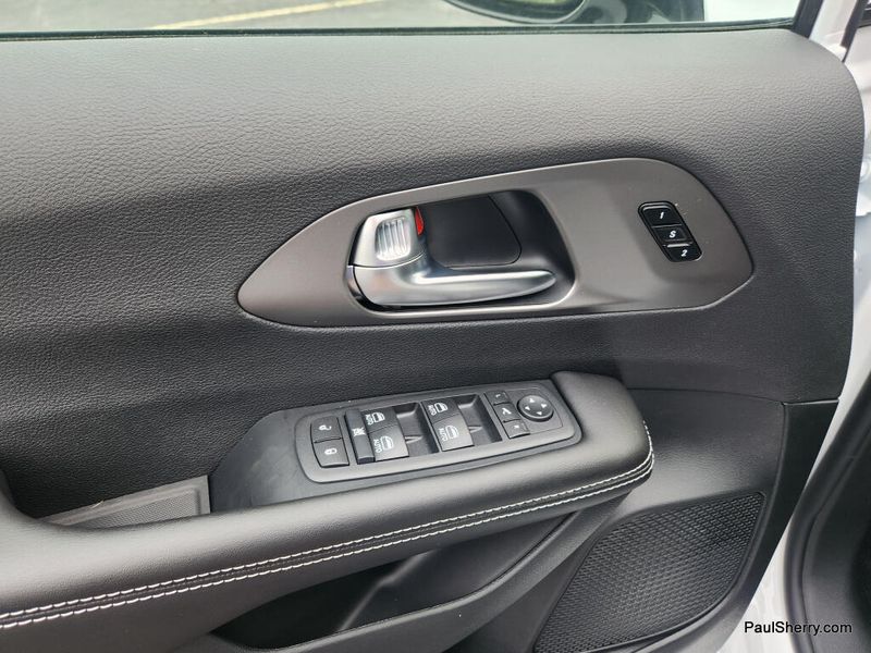 New 2027 Chrysler Pacifica Limited