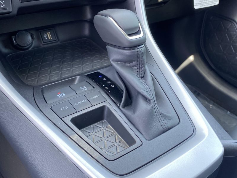 2025 Toyota RAV4 XLE PremiumImage 18