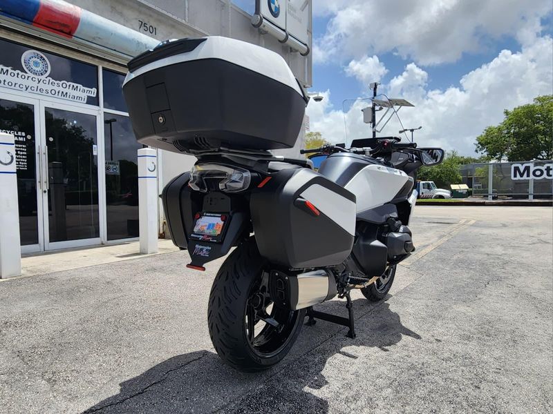 2026 BMW R 1300 RTImage 13