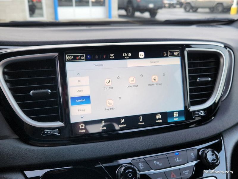 New 2026 Chrysler Voyager Lx