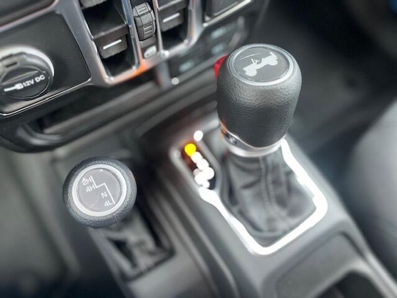 New 2025 Jeep Wrangler 4-door SaharaImage 22