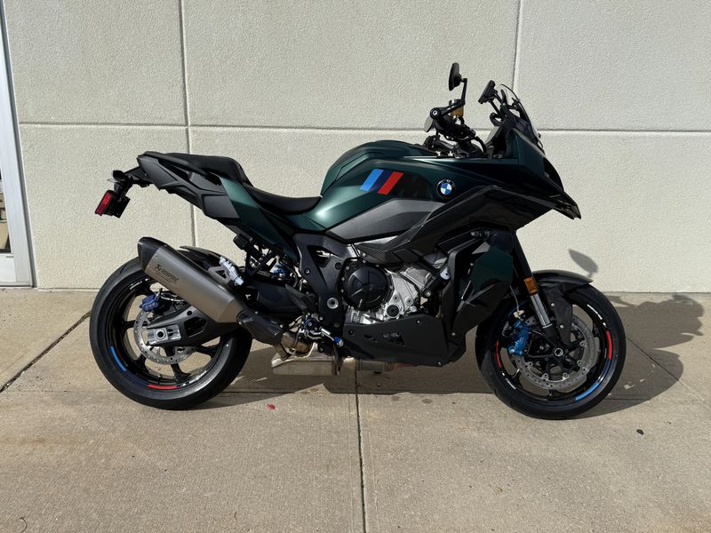 2026 BMW M 1000 XRImage 1