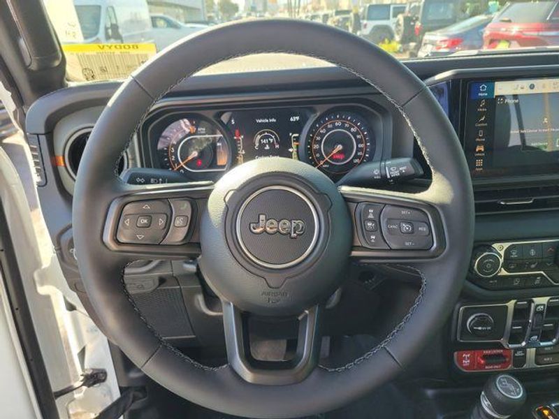 New 2026 Jeep Gladiator Mojave 4x4