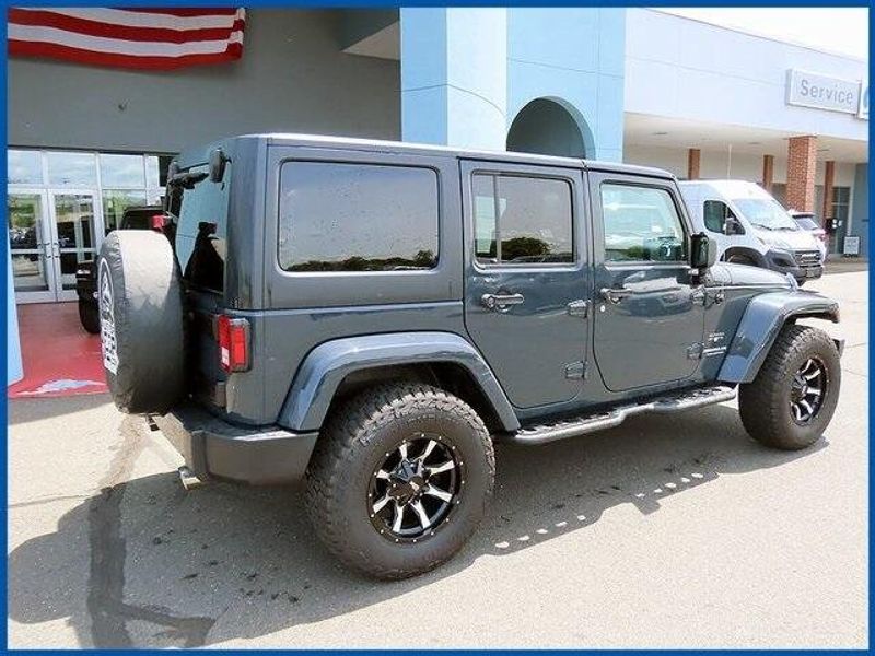 2017 Jeep Wrangler Unlimited SaharaImage 7
