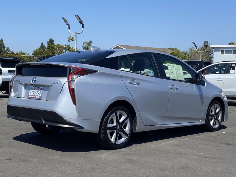 2016 Toyota Prius Three TouringImage 4