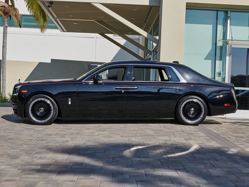 2024 Rolls-Royce Phantom Image 3