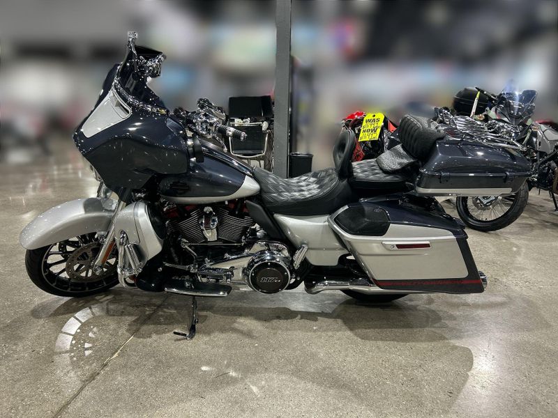 Used 2019 Harley-Davidson CVO STREET GLIDE Image 25
