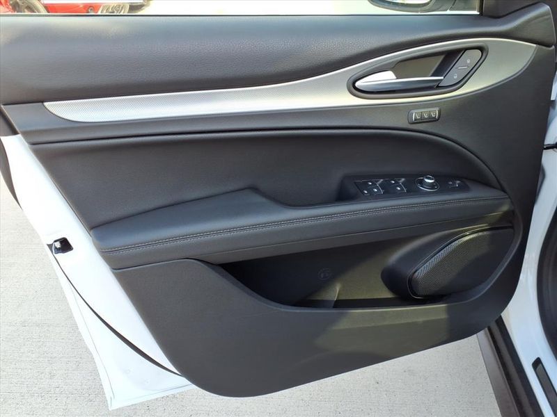 New 2025 Alfa Romeo Stelvio AwdImage 16