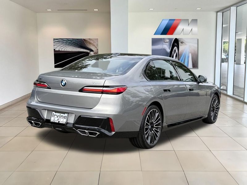 2025 BMW 7 Series 760i xDriveImage 5
