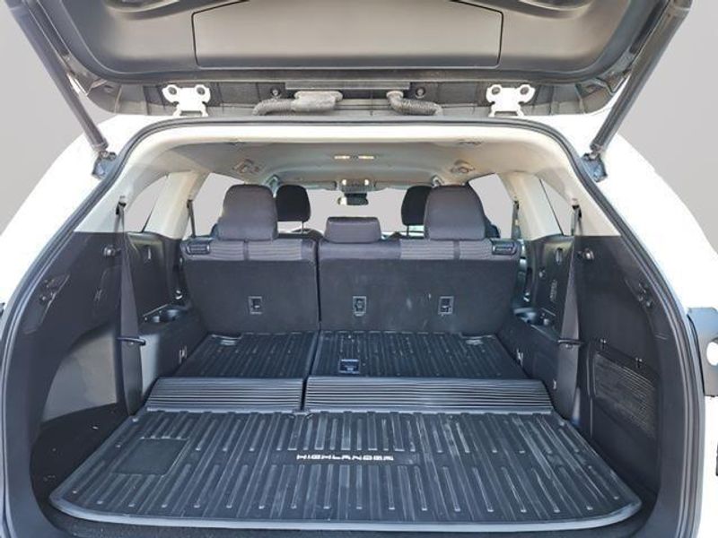 Used 2021 Toyota Highlander LE