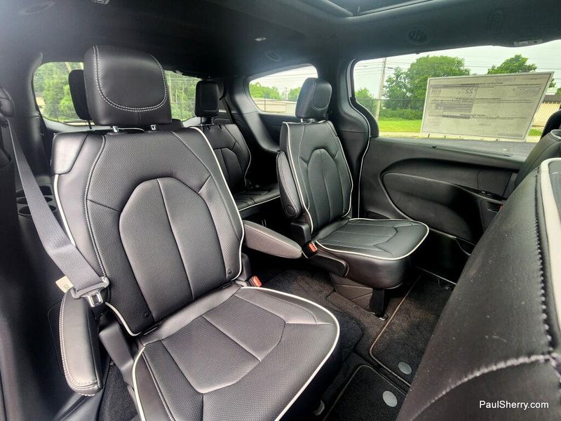 New 2027 Chrysler Pacifica Limited