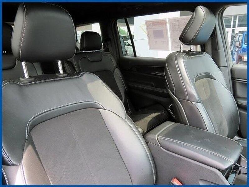 Used 2022 Jeep Grand Cherokee L AltitudeImage 9