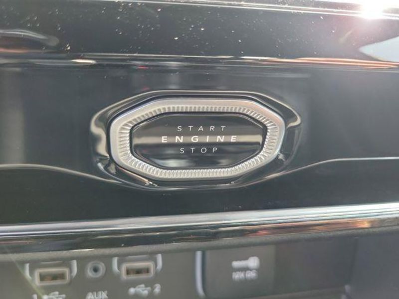 New 2026 Jeep Grand Cherokee Laredo Altitude 4x4