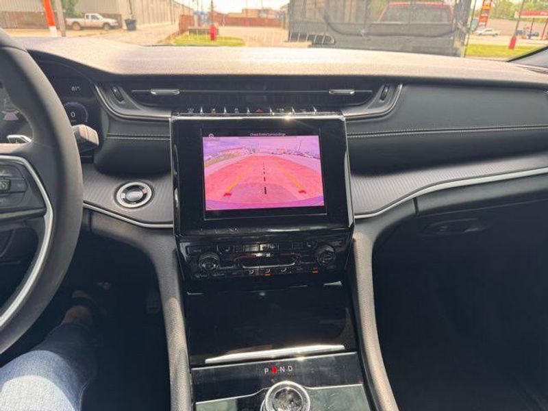 Used 2025 Jeep Grand Cherokee Altitude XImage 16