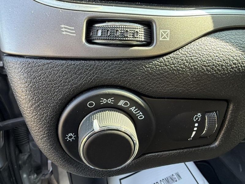 2021 Jeep Cherokee Latitude photo 13