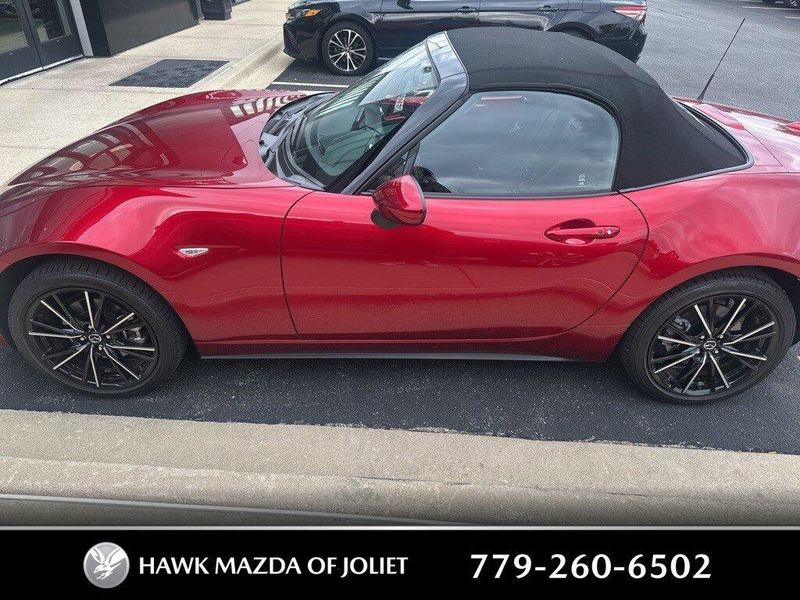2025 Mazda MX-5 Miata Miata Grand Touring photo 2