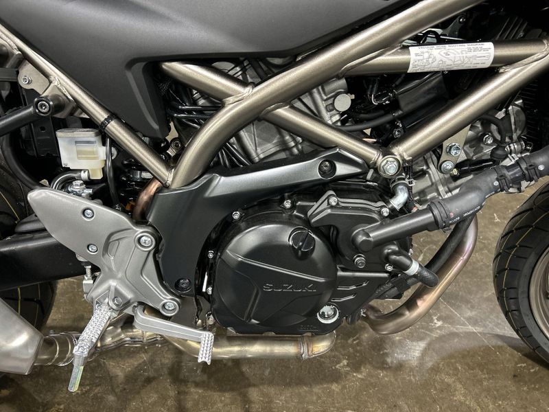 2025 Suzuki SV650 ABS  in a GREEN/BLACK exterior color. Del Amo Motorsports of Redondo Beach (424) 390-7811 delamomotorsports.com 