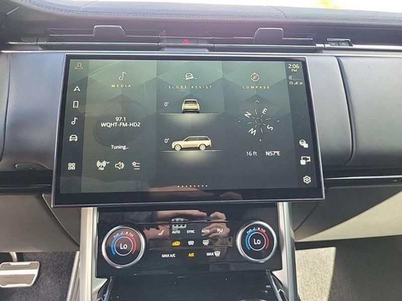 2023 Land Rover Range Rover SE photo 26