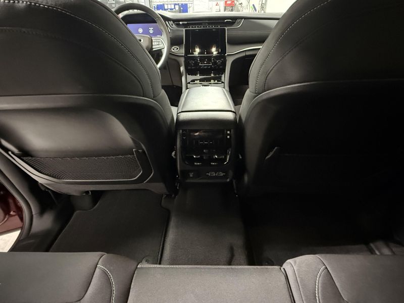 Used 2024 Jeep Grand Cherokee L LaredoImage 22