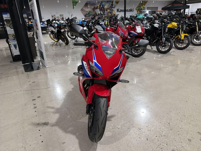 New 2026 Honda CBR650R E-CLUTCH Image 12