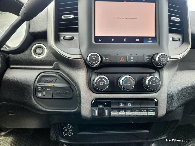 2024 RAM 5500 Tradesman Chassis Crew Cab 4x4 84