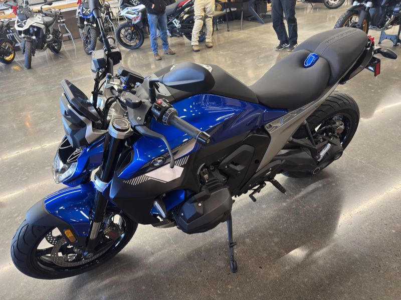 2026 BMW R 1300 R - RACING BLUE METALLIC 