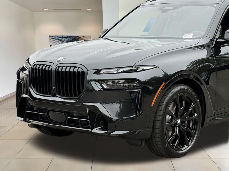 2026 BMW X7 xDrive40iImage 10