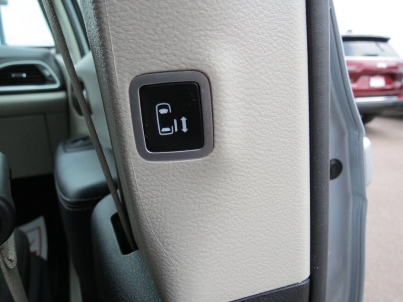 2023 Chrysler Voyager LX 4dr Mini VanImage 28