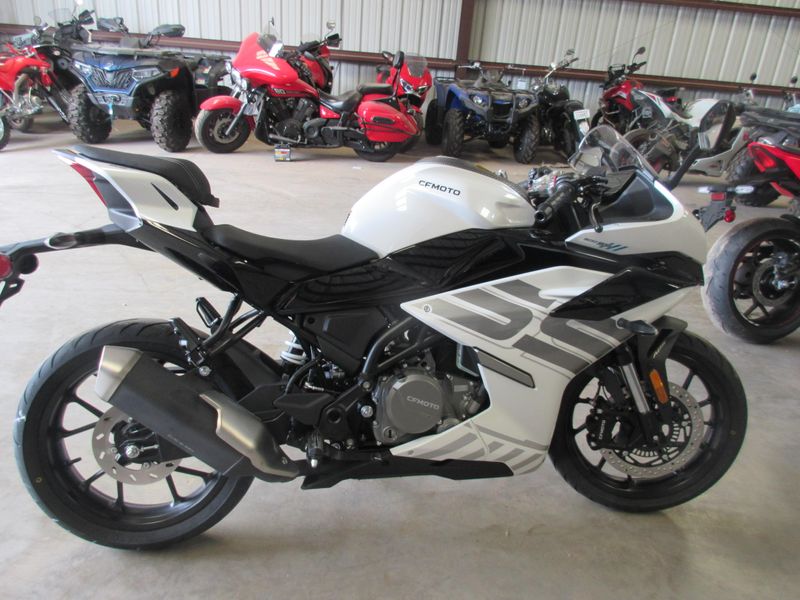 NEW 2026 CFMOTO 300SS Image 2