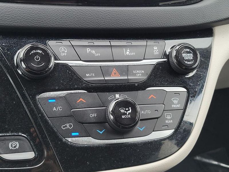 2023 Chrysler Pacifica Touring LImage 23