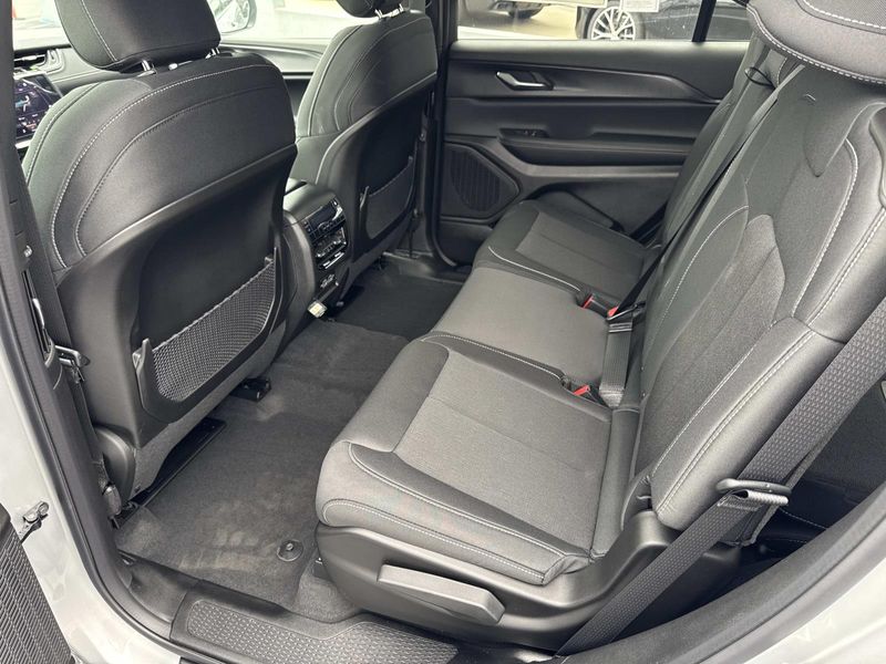 New 2026 Jeep Grand Cherokee L Laredo X 4x2