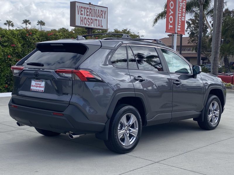 2025 Toyota RAV4 XLEImage 3