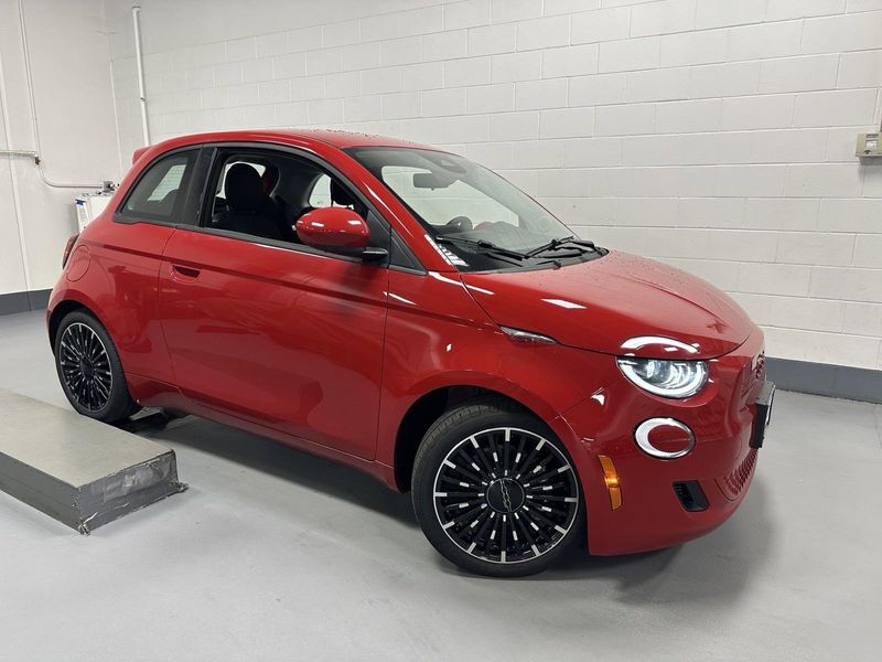 New 2024 Fiat 500e Inspi(red)Image 11