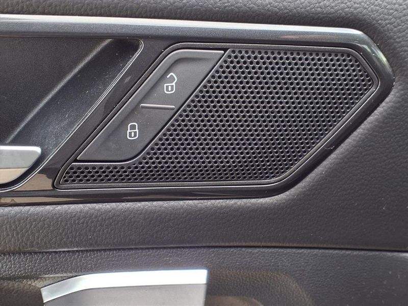 Used 2022 Volkswagen Tiguan 2.0T SEImage 21