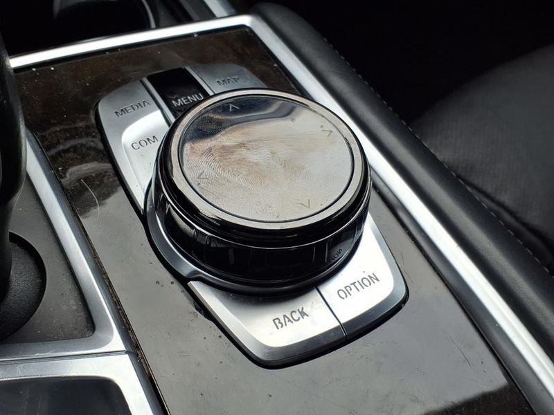 2016 BMW 7 Series 750iImage 26