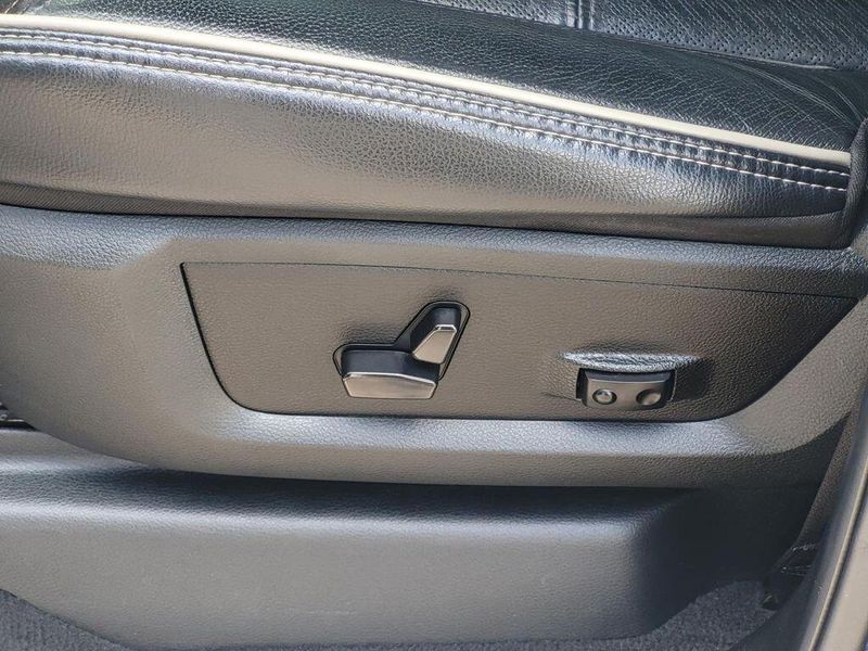 2023 RAM 3500 LaramieImage 30