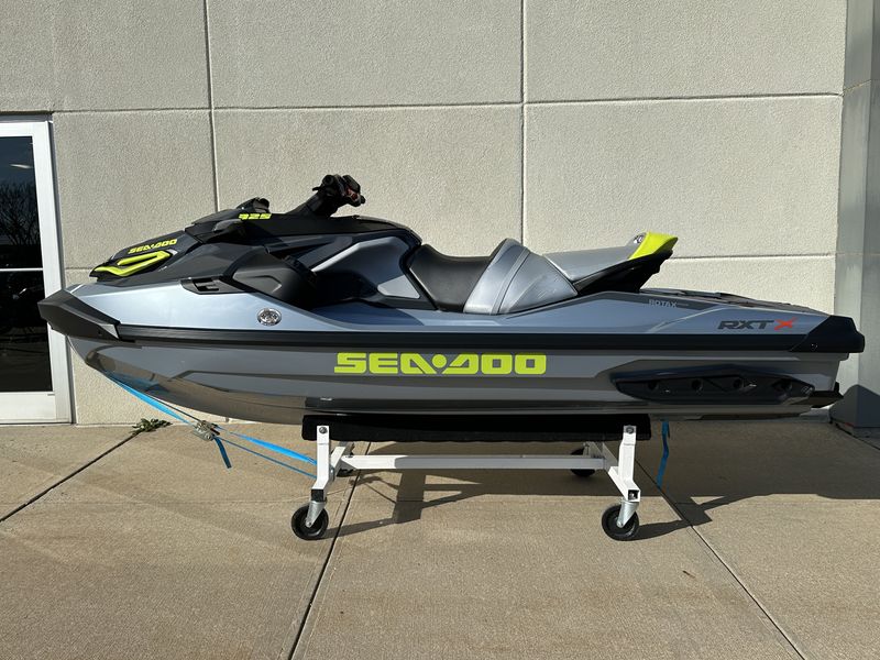 2024 SEA DOO RXT X 325 AUDIO Image 1