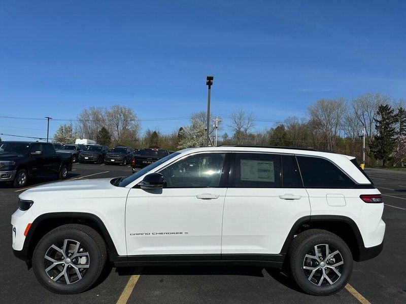 2025 Jeep Grand Cherokee Limited 4x4Image 4