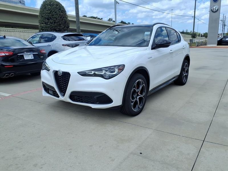 New 2025 Alfa Romeo Stelvio AwdImage 2