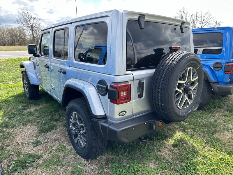 2024 Jeep Wrangler 4-door SaharaImage 9