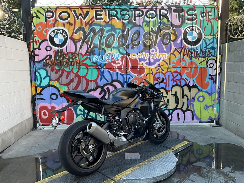 Used 2025 Yamaha YZF-R1 Image 5