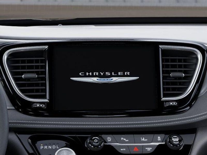 New 2026 Chrysler Pacifica SelectImage 18