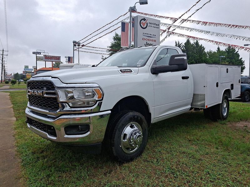 2024 Ram 3500 Tradesman photo 2