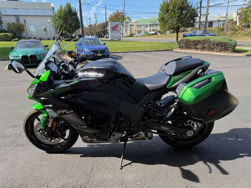 2023 Kawasaki Ninja 1000 SXImage 2