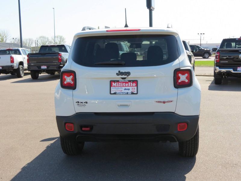 2023 Jeep Renegade Trailhawk 4x4 4dr SUVImage 3